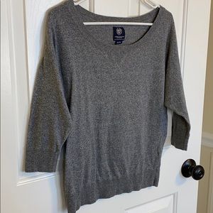 American Eagle Gray 3/4 Sleeve Shirt Size M